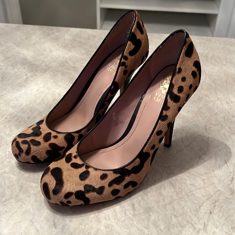 Womens Vince Camuto Calf Hair Animal Print Heels Size 8 M